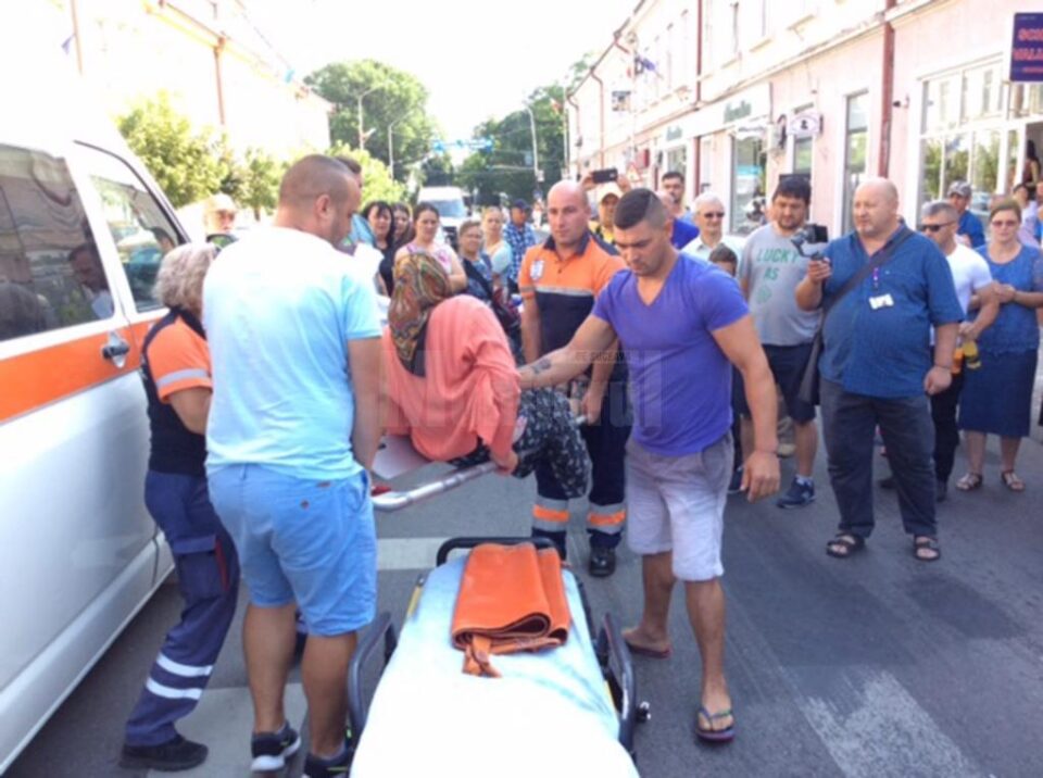 Bătrână a fost transportată cu o ambulanță la spitalul rădăuțean, unde a fost diagnosticată cu fractură bimaleolară dreapta