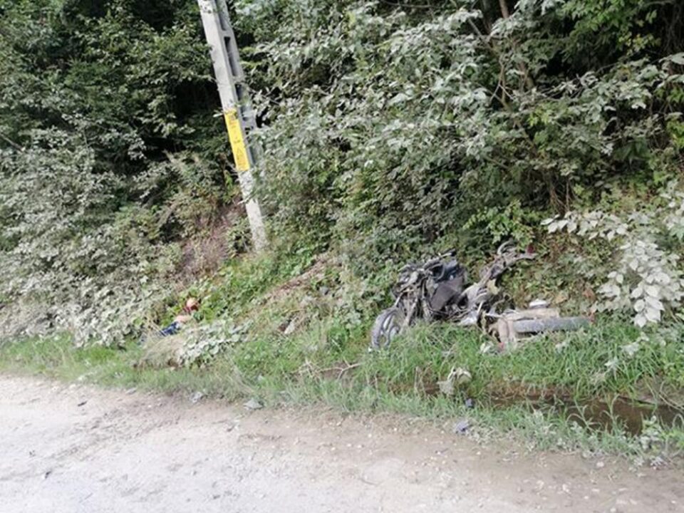 Motocicleta facuta praf