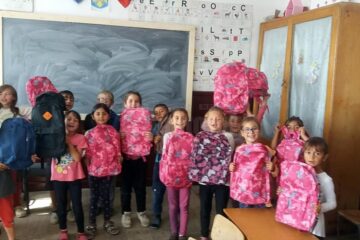 Fundația FARA a identificat peste 300 de copii care au nevoie de ghiozdane și rechizite în noul an școlar