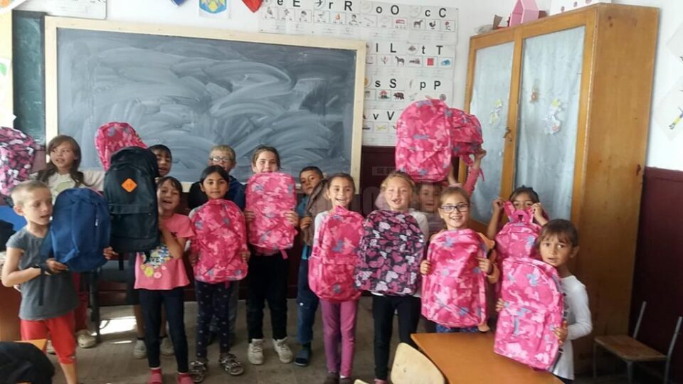 Fundația FARA a identificat peste 300 de copii care au nevoie de ghiozdane și rechizite în noul an școlar Fundația FARA a identificat peste 300 de copii care au nevoie de ghiozdane și rechizite în noul an școlar