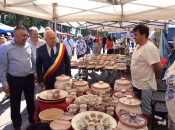 Cea de-a XXXVII-a ediție a Târgului Olarilor și Meșterilor Populari „Ochi de Păun” de la Rădăuți. Foto: Doru Clipa