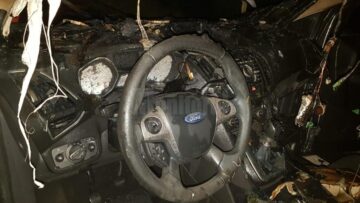 Un Ford Kuga de 23.000 de euro a ars violent în trafic
