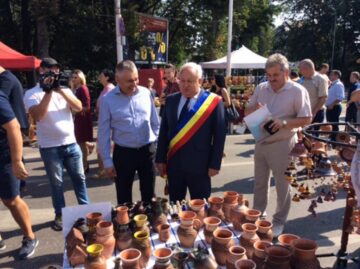 Cea de-a XXXVII-a ediție a Târgului Olarilor și Meșterilor Populari „Ochi de Păun” de la Rădăuți. Foto: Doru Clipa