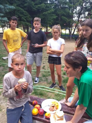 Patru frați necăjiți vor avea o casă nouă cu ajutorul Asociației ,,Licuricii fericiți” din Câmpulung Moldovenesc
