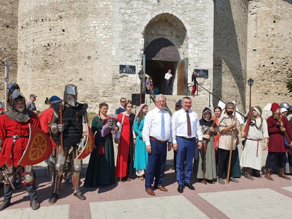 La deschiderea Festivalului de Artă Medievală din Soroca, primarul Ion Lungu a transmis salutul Cetății de Scaun a Sucevei