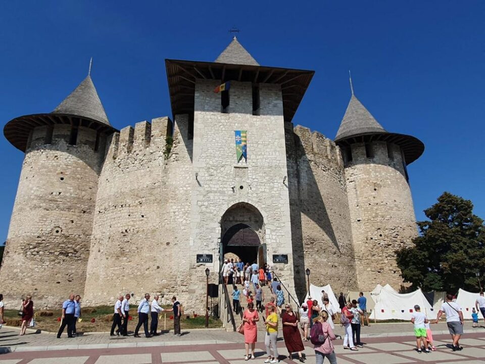 Salutul Cetății de Scaun a Sucevei, dus la Soroca de primarul Sucevei, la debutul Festivalului de Artă Medievală