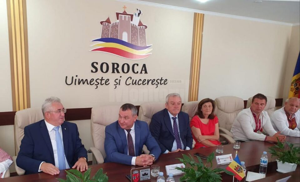 Salutul Cetății de Scaun a Sucevei, dus la Soroca de primarul Sucevei, la debutul Festivalului de Artă Medievală