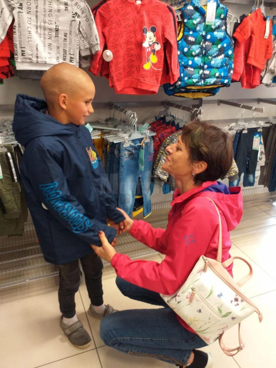 Patru frați necăjiți vor avea o casă nouă cu ajutorul Asociației ,,Licuricii fericiți” din Câmpulung Moldovenesc