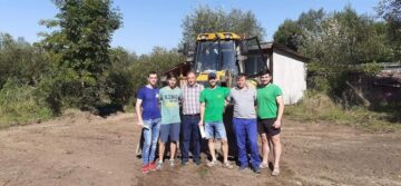 Patru frați necăjiți vor avea o casă nouă cu ajutorul Asociației ,,Licuricii fericiți” din Câmpulung Moldovenesc