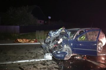 Mașina cu care se deplasau persoanele care au decedat