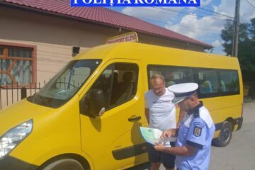 Polițiștii au început verificarea microbuzele școlare