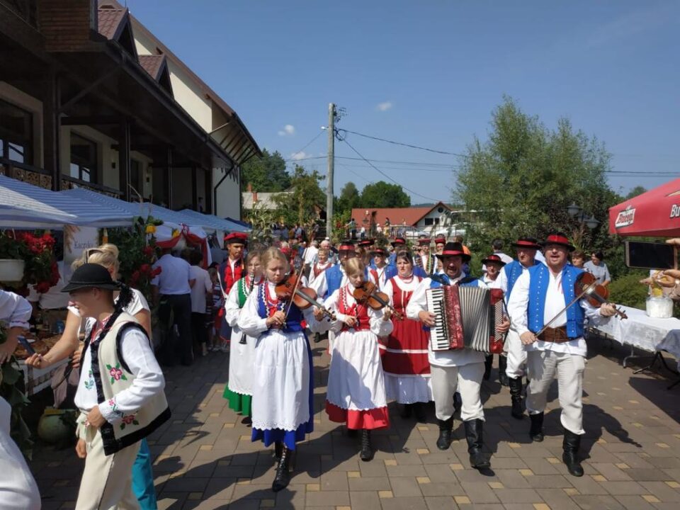 Sosirea formațiilor participante