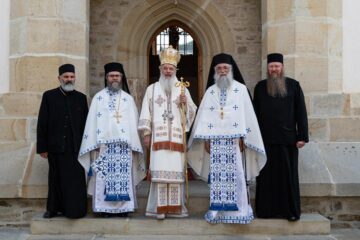 Sute de credincioși au participat duminică la sărbătorirea a 550 de ani de la sfințirea Mănăstirii Putna