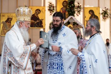 Sute de credincioși au participat duminică la sărbătorirea a 550 de ani de la sfințirea Mănăstirii Putna