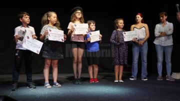 Cu spectacolul „Făt-Frumos, dar nu prea”, Trupa Gong din Roman a câștigat trofeul Festivalului „Grigore Vasiliu Birlic”