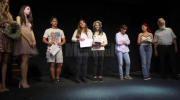 Cu spectacolul „Făt-Frumos, dar nu prea”, Trupa Gong din Roman a câștigat trofeul Festivalului „Grigore Vasiliu Birlic”
