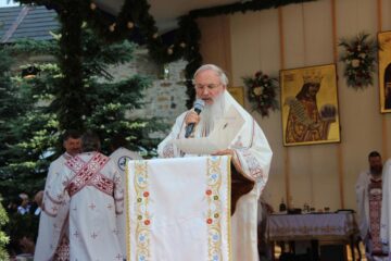 Sute de credincioși au participat duminică la sărbătorirea a 550 de ani de la sfințirea Mănăstirii Putna