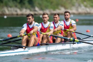 Echipajul de patru rame fără cârmaci, medaliat cu argint la Campionatele Mondiale
