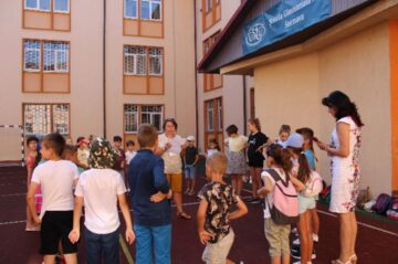 Ateliere, cursuri, activități sportive și excursii, la prima ediție a școlii de vară de la Școala Nr. 1 Suceava