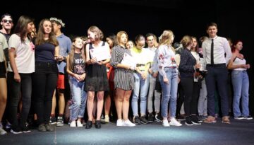 Cu spectacolul „Făt-Frumos, dar nu prea”, Trupa Gong din Roman a câștigat trofeul Festivalului „Grigore Vasiliu Birlic”