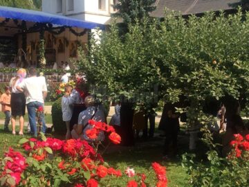 Sute de credincioși au participat duminică la sărbătorirea a 550 de ani de la sfințirea Mănăstirii Putna