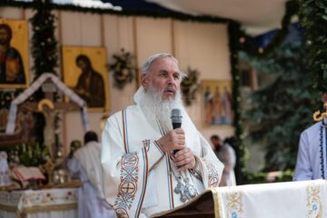 Sute de credincioși au participat duminică la sărbătorirea a 550 de ani de la sfințirea Mănăstirii Putna