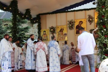 Sute de credincioși au participat duminică la sărbătorirea a 550 de ani de la sfințirea Mănăstirii Putna