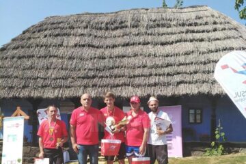 Victor Romașcan (centru) s-a clasat pe locul I la masculin