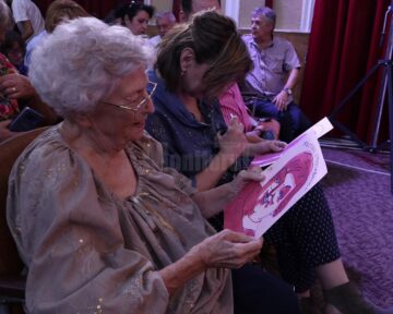 Cu spirit Actrița Draga Olteanu Matei a lansat la Fălticeni cartea „Rețete , versificate și... desenate de Coana Chirița”