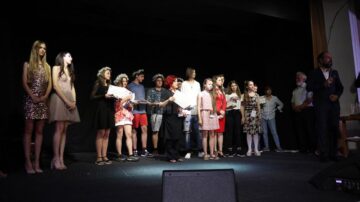 Cu spectacolul „Făt-Frumos, dar nu prea”, Trupa Gong din Roman a câștigat trofeul Festivalului „Grigore Vasiliu Birlic”
