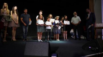Cu spectacolul „Făt-Frumos, dar nu prea”, Trupa Gong din Roman a câștigat trofeul Festivalului „Grigore Vasiliu Birlic”