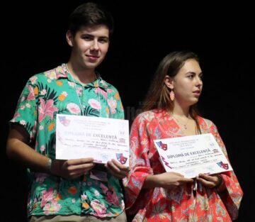 Cu spectacolul „Făt-Frumos, dar nu prea”, Trupa Gong din Roman a câștigat trofeul Festivalului „Grigore Vasiliu Birlic”