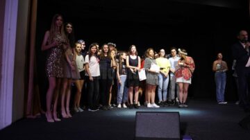 Cu spectacolul „Făt-Frumos, dar nu prea”, Trupa Gong din Roman a câștigat trofeul Festivalului „Grigore Vasiliu Birlic”