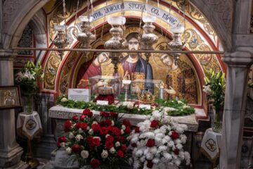 Sute de credincioși au participat duminică la sărbătorirea a 550 de ani de la sfințirea Mănăstirii Putna