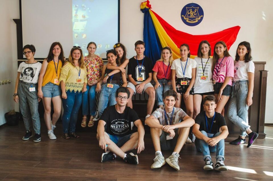 Școala de vară a bobocilor de la Colegiul ”Mihai Eminescu”, o inițiativă care devine „tradiție” Școala de vară a bobocilor de la Colegiul ”Mihai Eminescu”, o inițiativă care devine „tradiție”