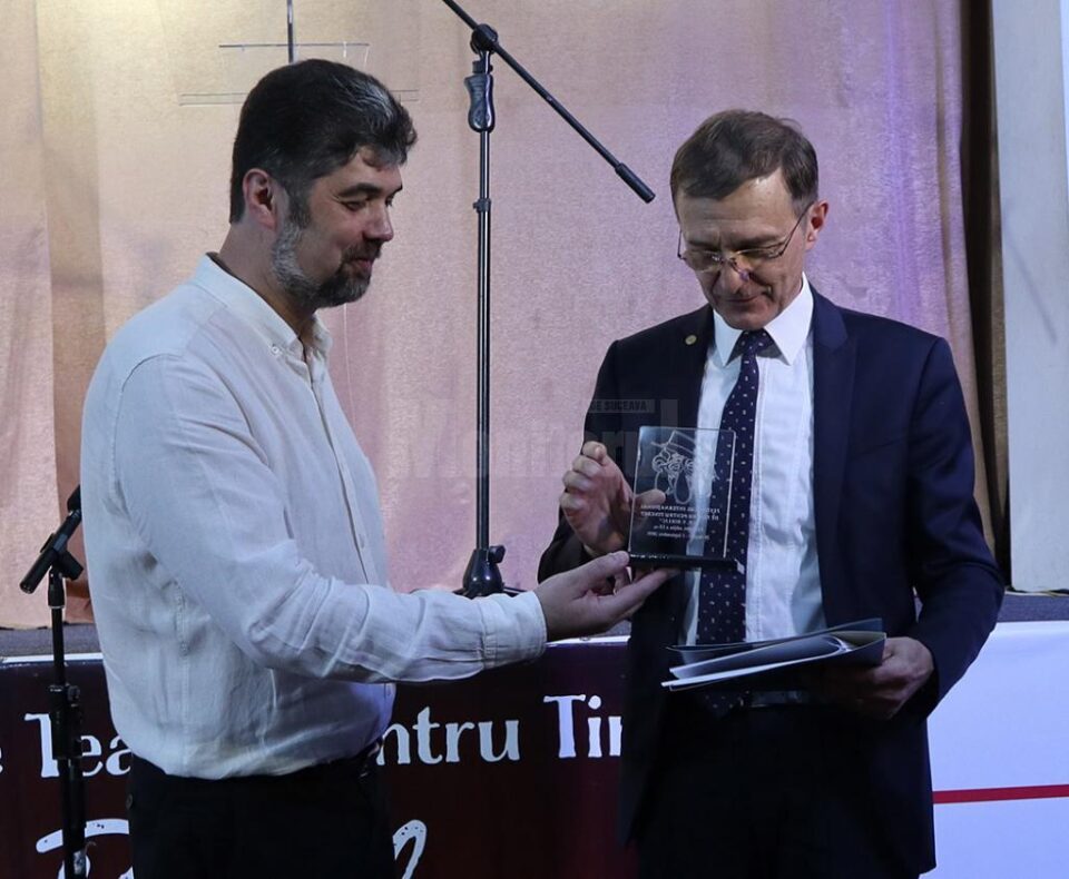 Președintele Academiei Române a fost răsplătit cu placheta Festivalului de teatru