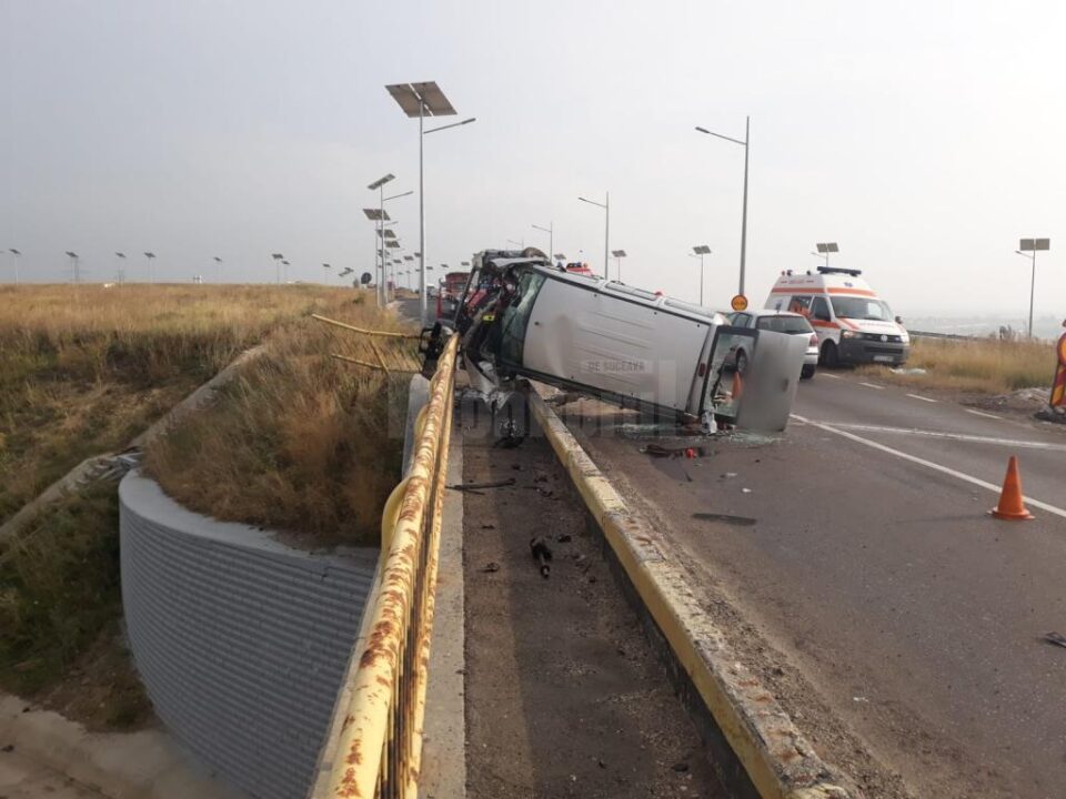 Mașina răsturnată