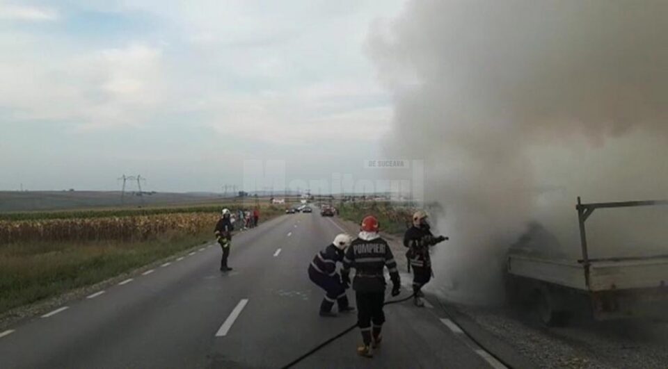 Autoutilitară distrusă duminică seara în incendiu, în zona satului Cumpărătura