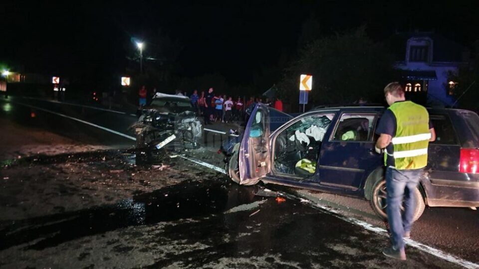 Impactul frontal dintre cele două mașini le-a fost fatal celor doi soți