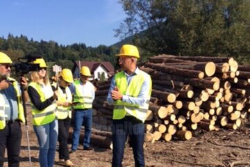 Un grup de jurnaliști suceveni a vizitat firma Holzindustrie Schweighofer