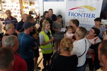 Aproape 200 de oameni au stat ore în șir în Aeroportul Suceava, după ce zborul lor, Suceava-Roma, a fost anulat de Wizz Air