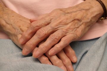 Bătrâni înșelați FOTO libertatea.ro