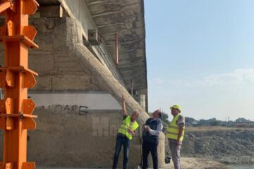 Gheorghe Flutur pe șantierul podului de la Verești