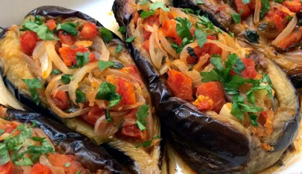Vinete cu legume, preparat de post ( imam bayaldî). Foto: facebook.com/bolgegundem
