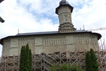 Biserica Mănăstirii Dragomirna, îmbrăcată în noul veșmânt