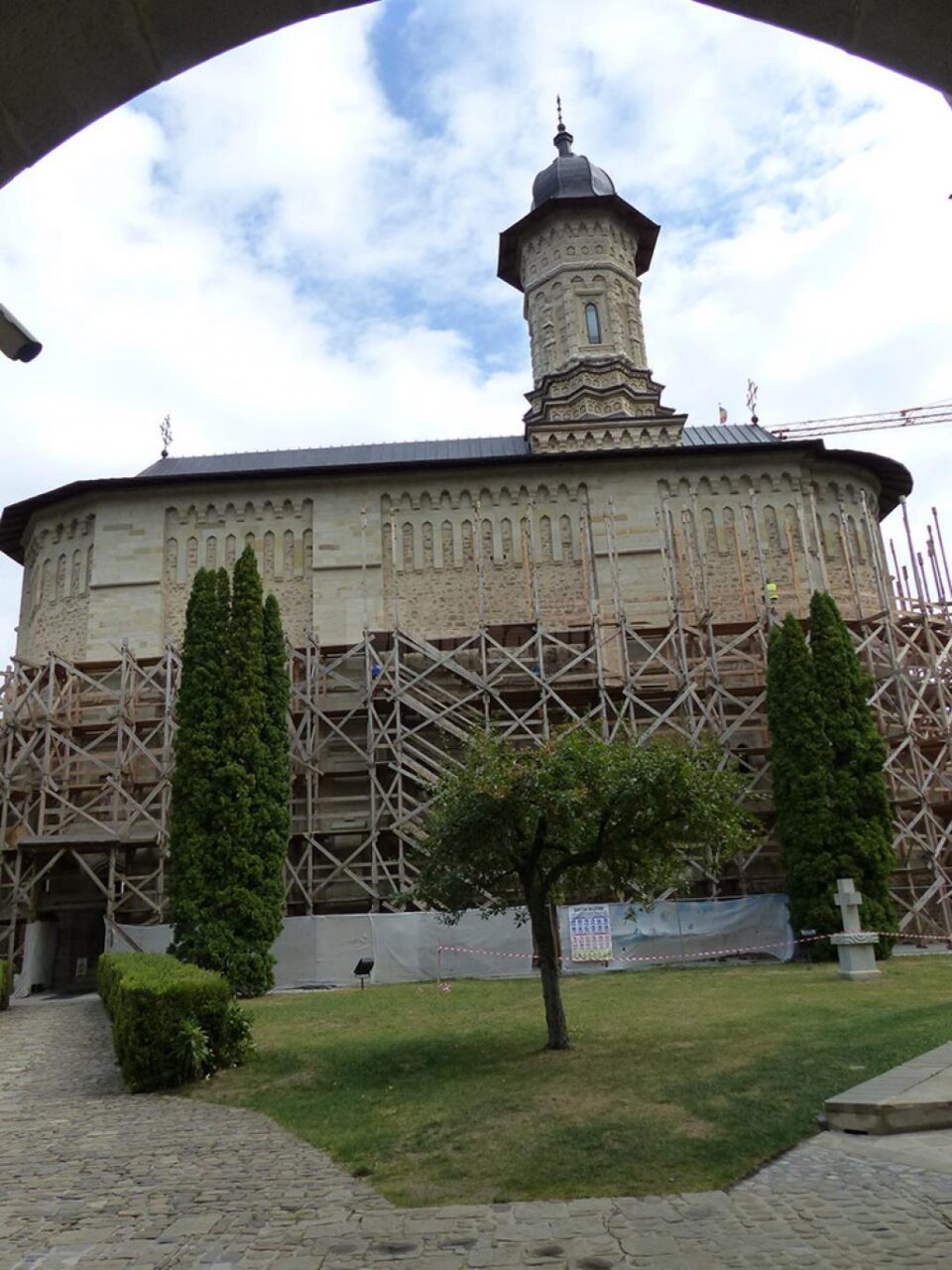 Biserica Mănăstirii Dragomirna, îmbrăcată în noul veșmânt