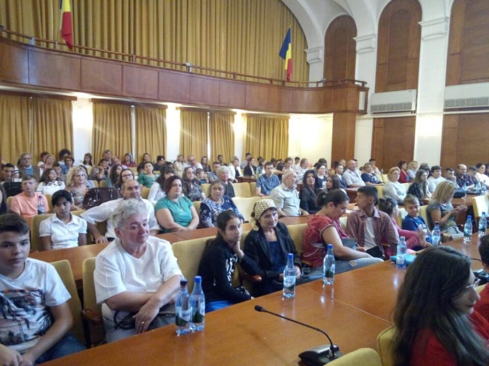 Copii cu medii peste 9 la școală și cu medalii la competiții sportive sau artistice, aflați în grija statului