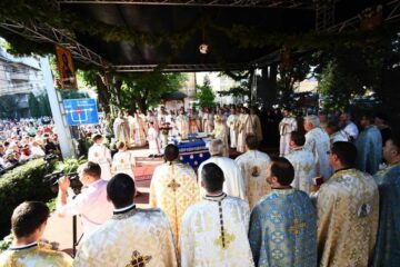 Biserica „Sfinții Împărați Constantin și Elena” din Gura Humorului a primit veșmântul sfințirii. Foto: Pr. Constantin Ciofu