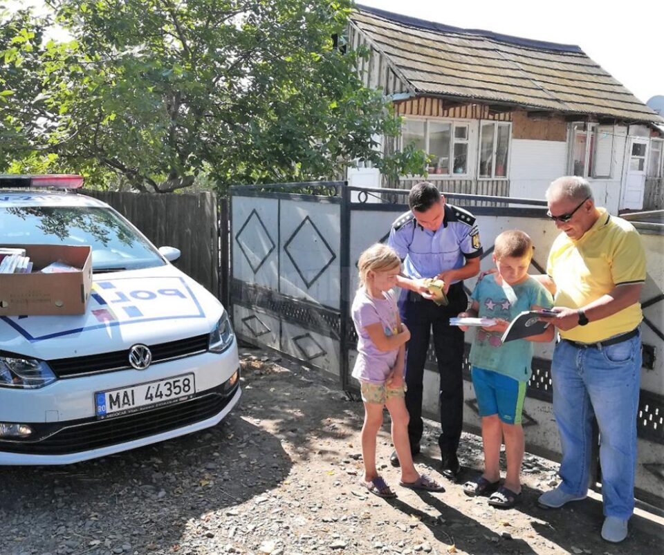 Rechizite pentru copii din familii defavorizate