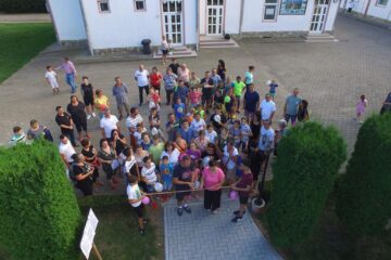 Elevii și profesorii Liceul Tehnologic Special Bivolărie au reabilitat spațiul verde din curtea instituției